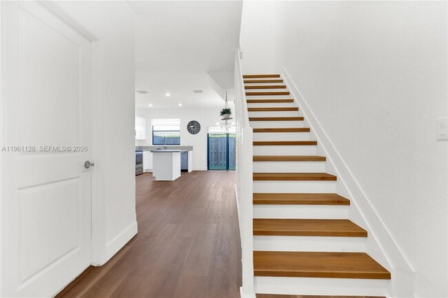 Photo - 859 NE 211th St