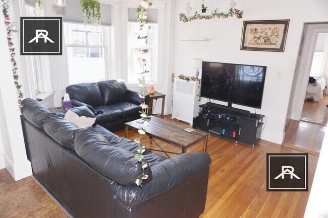 Building Photo - 1 bedroom in Boston MA 02215 Unit 402 Rental