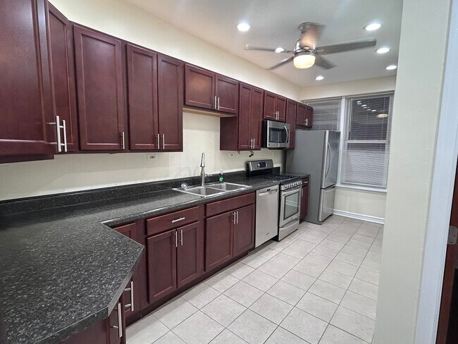 Photo - 720 N Throop St