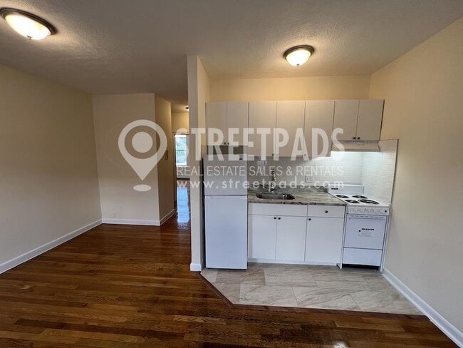 Building Photo - 2 bedroom in Boston MA 02135 Rental
