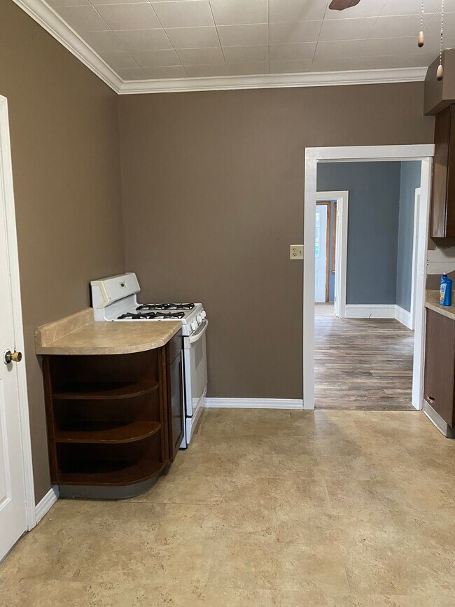 Photo - 819 Johnson St