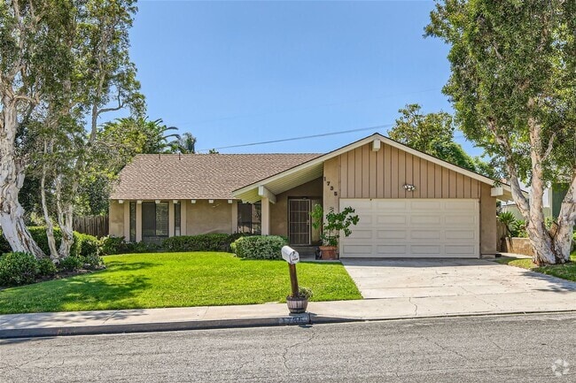 Building Photo - 3 Bedroom 2 Bath Single story Carlsbad hom... Rental