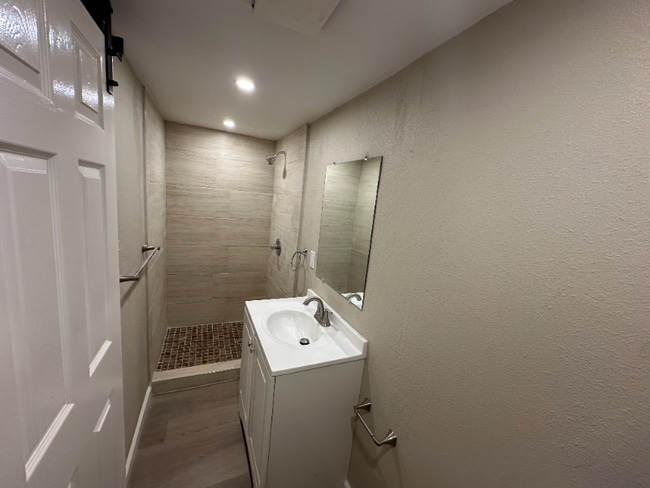 Photo - 180 S Glenwood St Unidad D