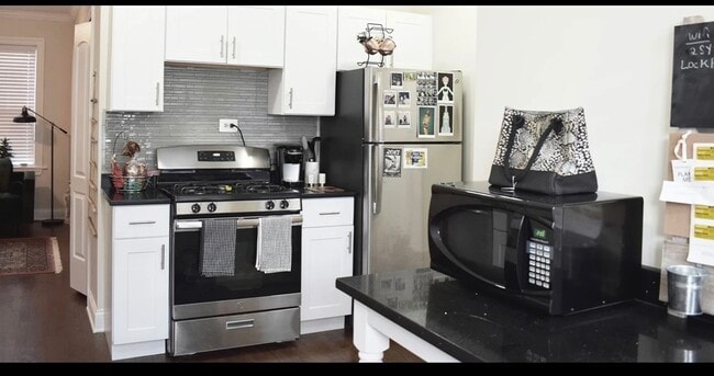 Photo - 3819 N Greenview Ave Unidad 1N