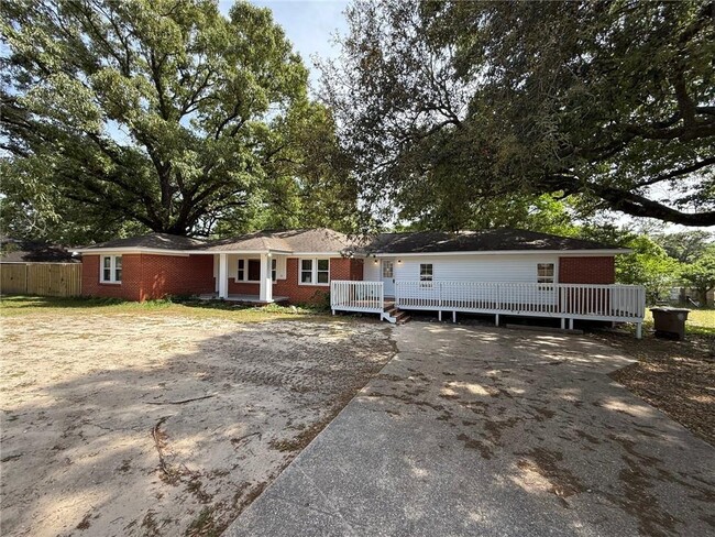 Building Photo - 5011 Highcrest Dr