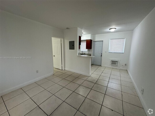 Building Photo - 1280 NE 139th St Unit 6 Rental