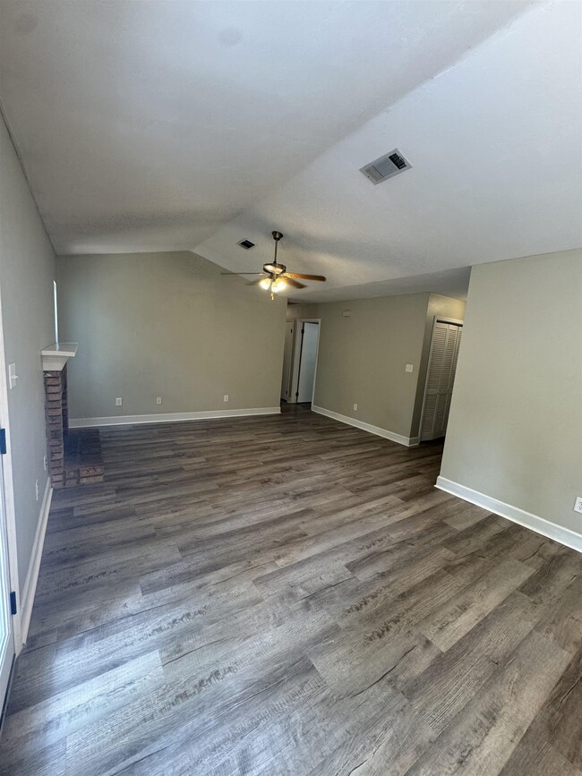 Photo - 2768 Faringdon Dr