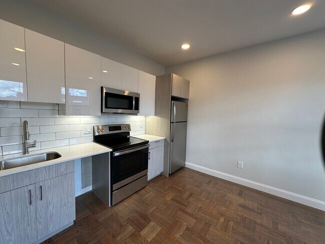 Building Photo - 104 Peterborough St Rental