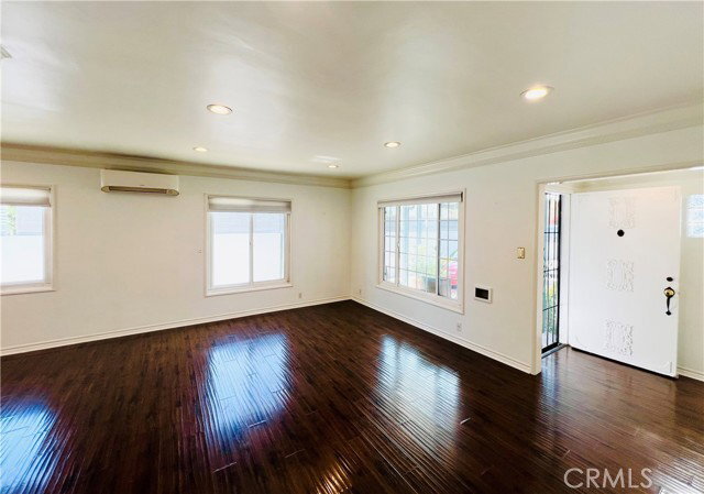 Photo - 5118 Riverton Ave