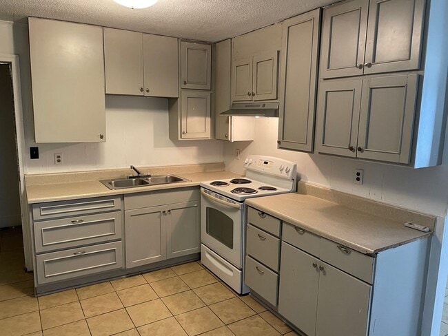 Photo - 3 Bed, 1 Bath brick home located in Highpoint!