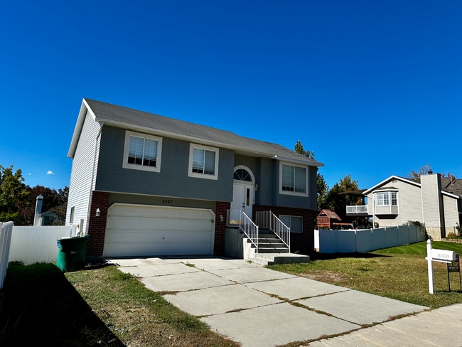 Building Photo - Charming 3-Bedroom Home for Rent in a Tran...