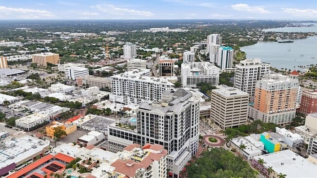Building Photo - 111 S Pineapple Ave Unit 1103