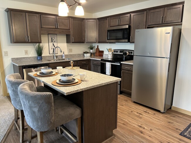 Building Photo - Forest Creek Rental