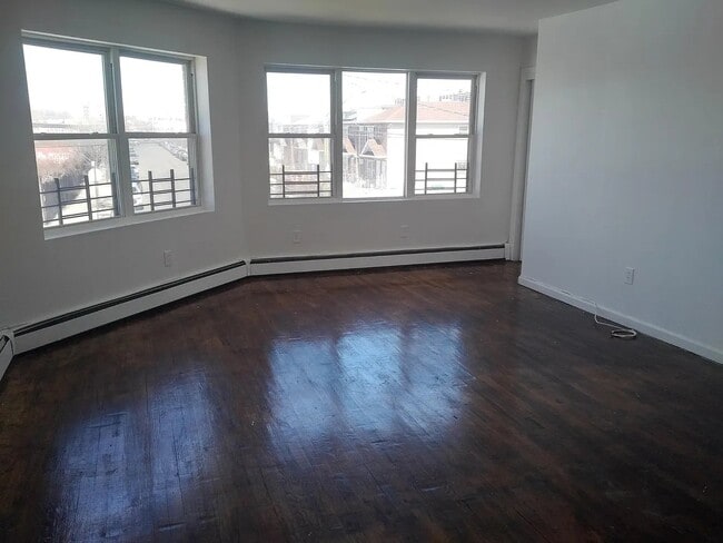 Photo - 680 Wortman Ave Unidad 2