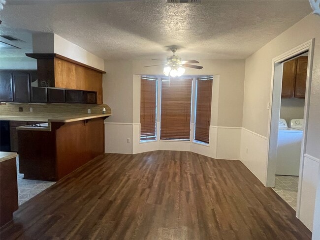 Building Photo - 302 Yorkshire Ct