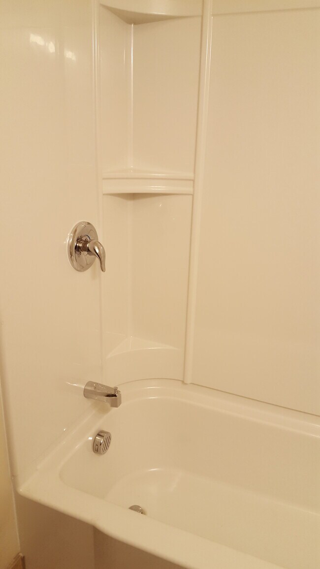 newly renovated bathrooms - 3210 Main St