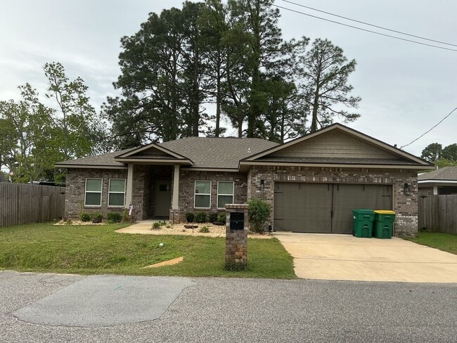 Building Photo - All Brick 4 Bedroom in Mary Esther!