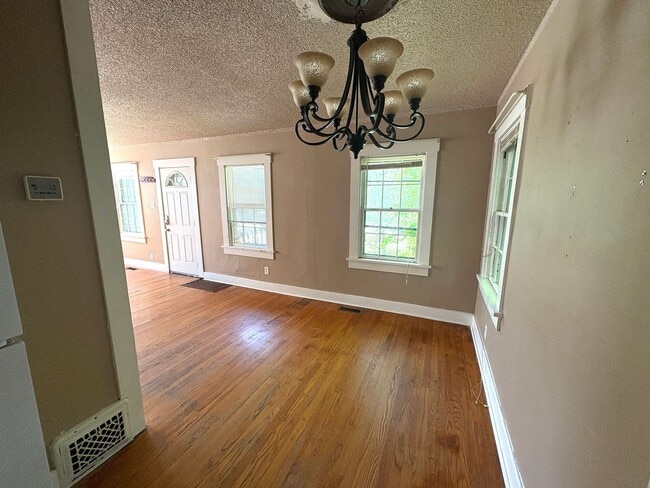 Photo - 2 bed 1 bath Home Near the Historic District