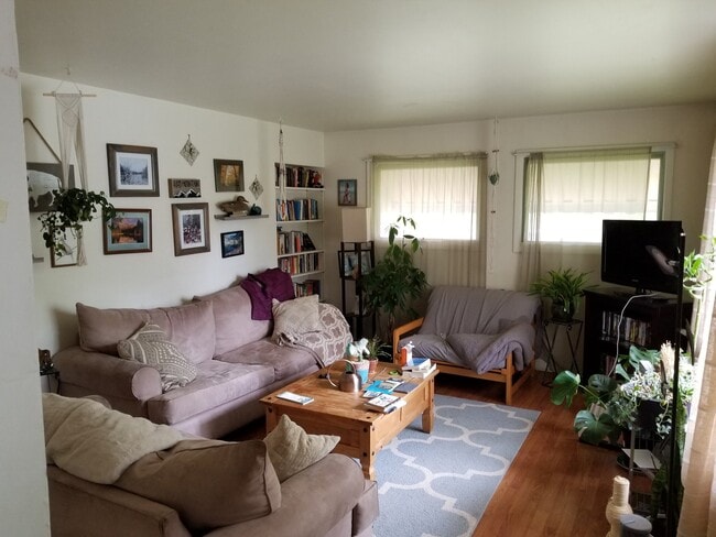 Photo - 124 S 11th Ave