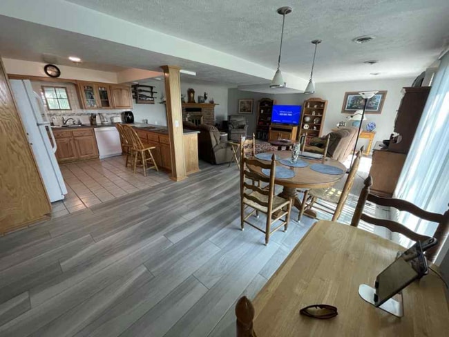 Photo - 250 Rosedale Rd