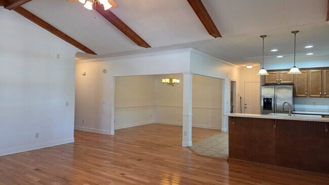 Photo - 324 Avenue of the Oaks