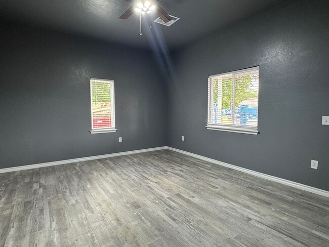 Photo - 406 G St