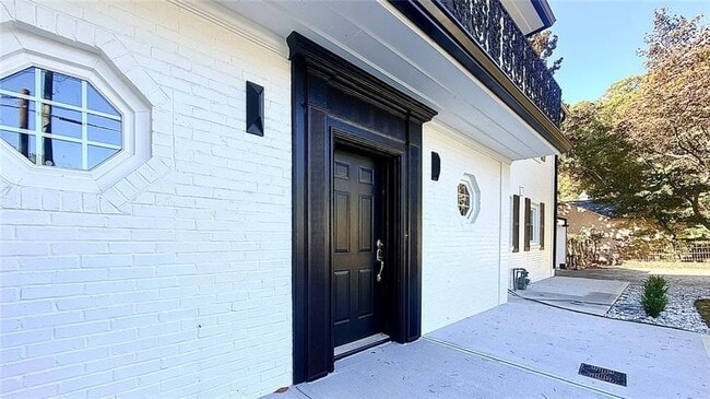 Photo - 200 W Paces Ferry Rd NW