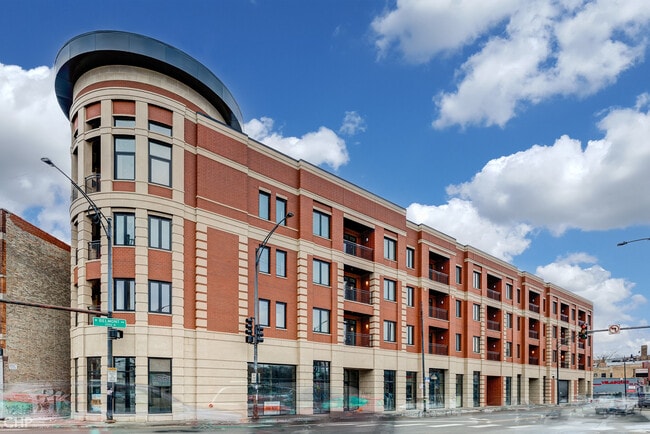 Building Photo - 2823 W Belmont Ave Unit 314