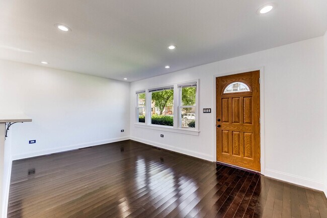 Photo - 6903 S Ada St House