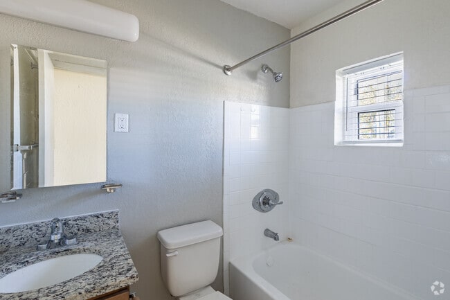 1BR, 1BA - 474SF - Bathroom