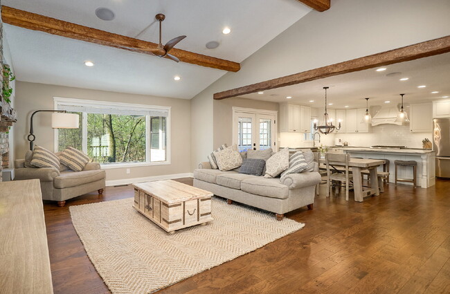 Photo - 1832 Essex Rd
