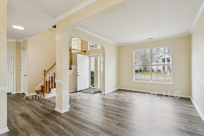 Photo - 979 Holbrook Dr