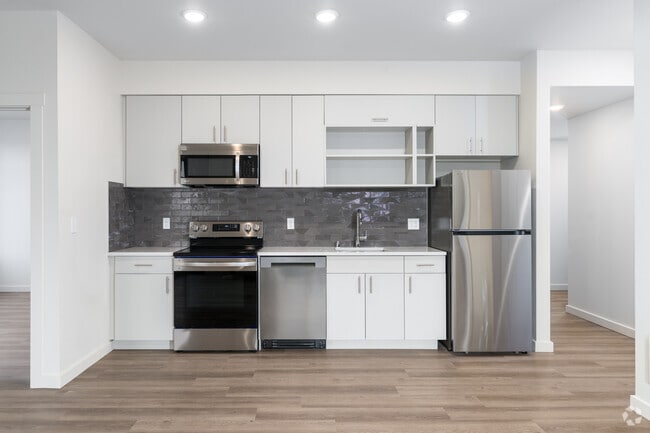 2BR, 2BA - 950SF - Kitchen