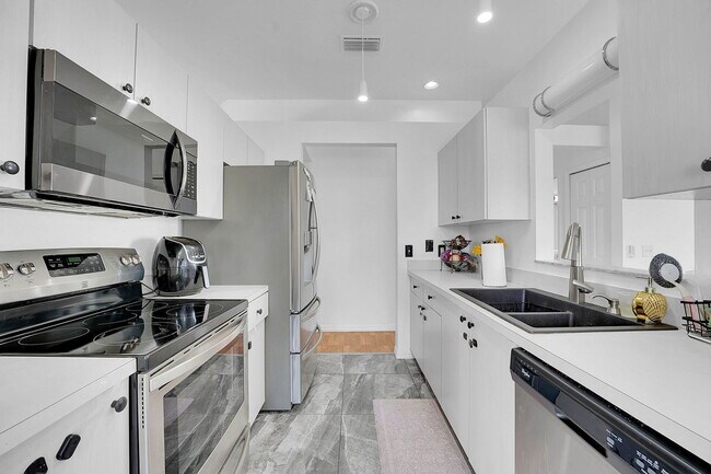 Photo - 333 SW Dwight Ave