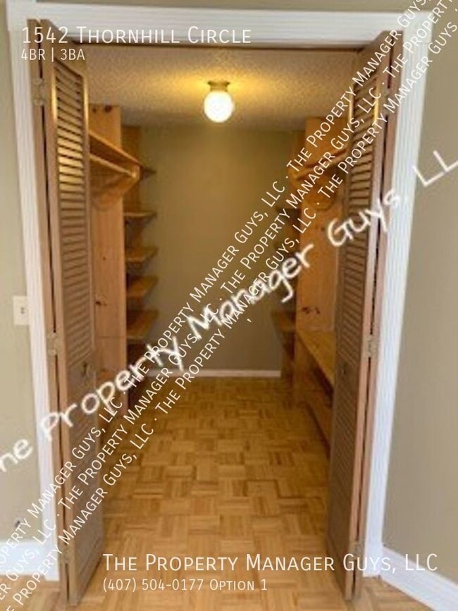 1542 Thornhill Cir