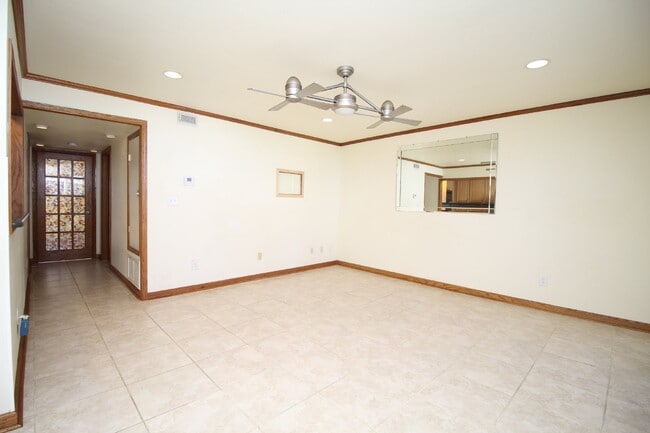 Photo - Stylish Condo in Waterfront Bayview Terrace – Updated Interiors, In-Unit Washer/Dryer, Access to ...