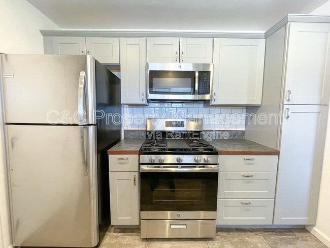 Photo - 1190 Luxton St