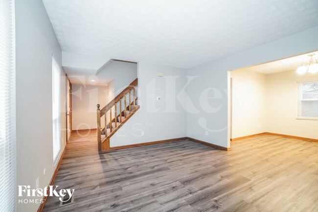 Photo - 819 Lindenhaven Ct