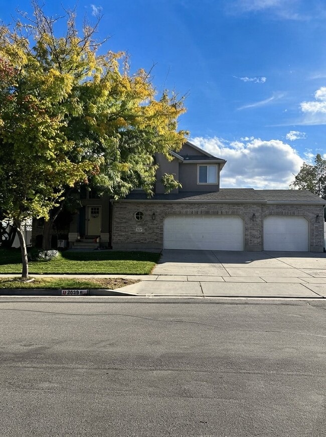 Building Photo - 2839 Table Rock Dr