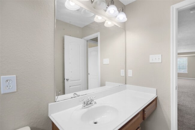 Building Photo - 692 Casual Ln