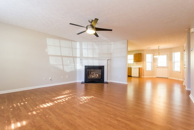 Photo - 126 Springbottom Dr SE