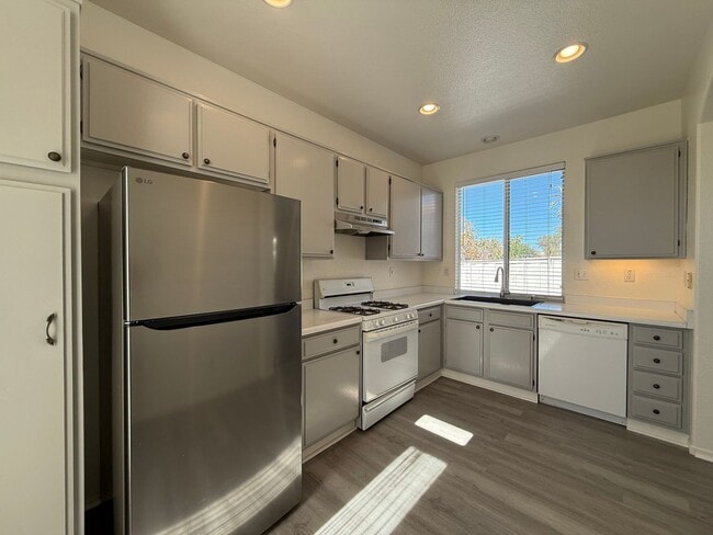 Photo - Beautiful 3B/2.5BA Home in Mira Mesa for R...