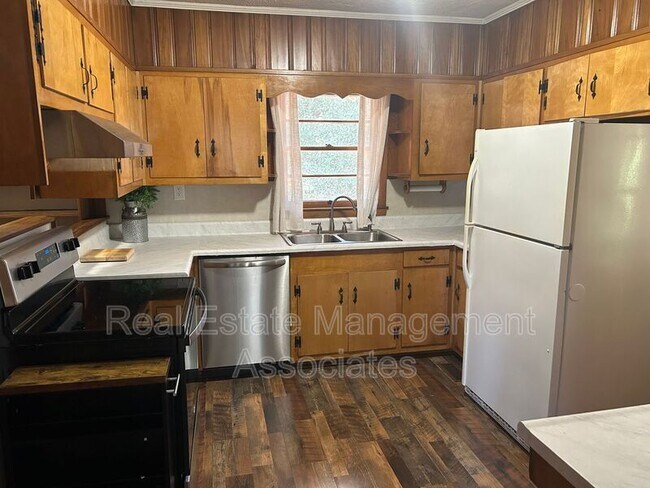 Photo - 901 Mockingbird Ln