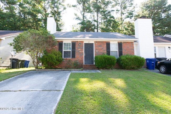 Building Photo - 150 Brenda Dr Rental