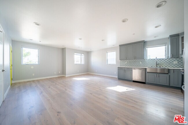 Photo - 11318 Miranda St Unidad 1/2