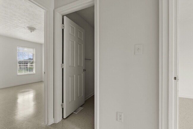 Photo - Charming Two Bedroom Townhome in South Louisville, Family-Friendly Neighborhood!