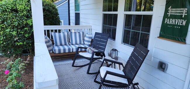 Photo - 381 Eleanor St SE