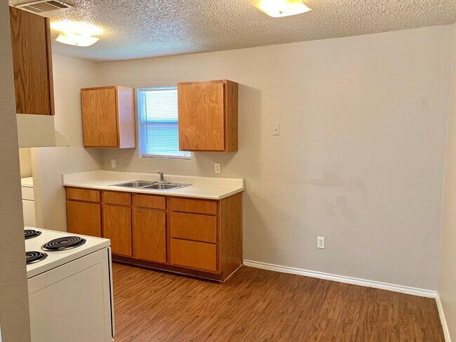 Photo - 1502 82nd St