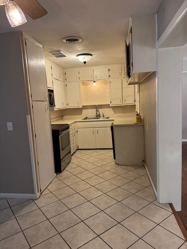 Photo - Located close Tascosa High School 3/2/1