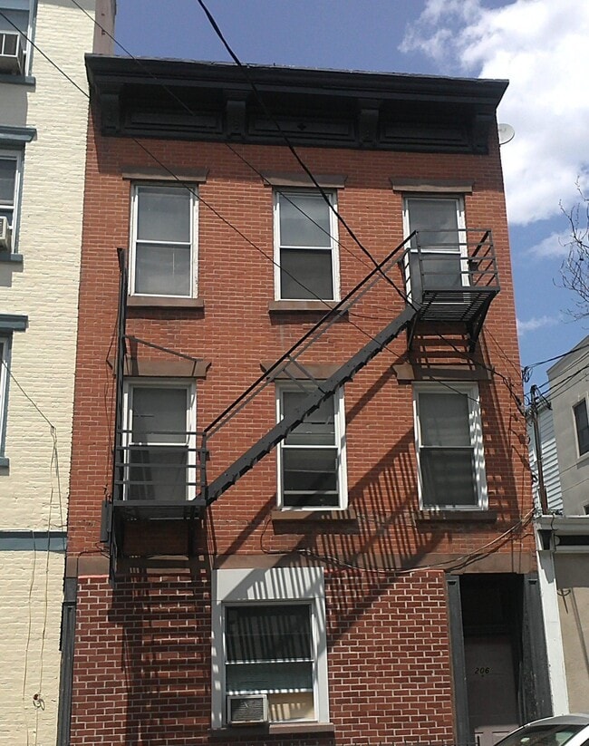 Building Photo - 206 2nd St Unit 2 Rental